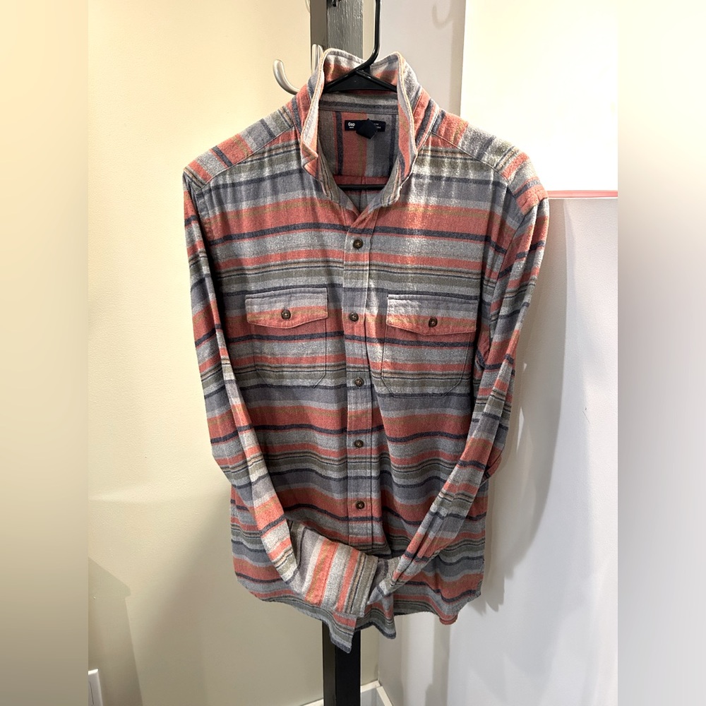 Gap men’s button up flannel shirt